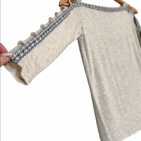 Jessica Simpson Oatmeal Open Arm Ribbon Detail - Picture 2 of 4